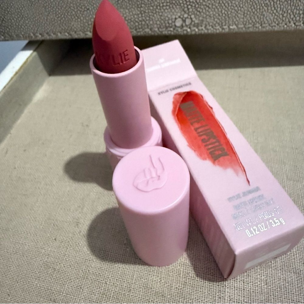 KYLIE COSMETICS MATTE LIPSTICK – 209 SUMMER SOMEWHERE - Picture 7 of 17